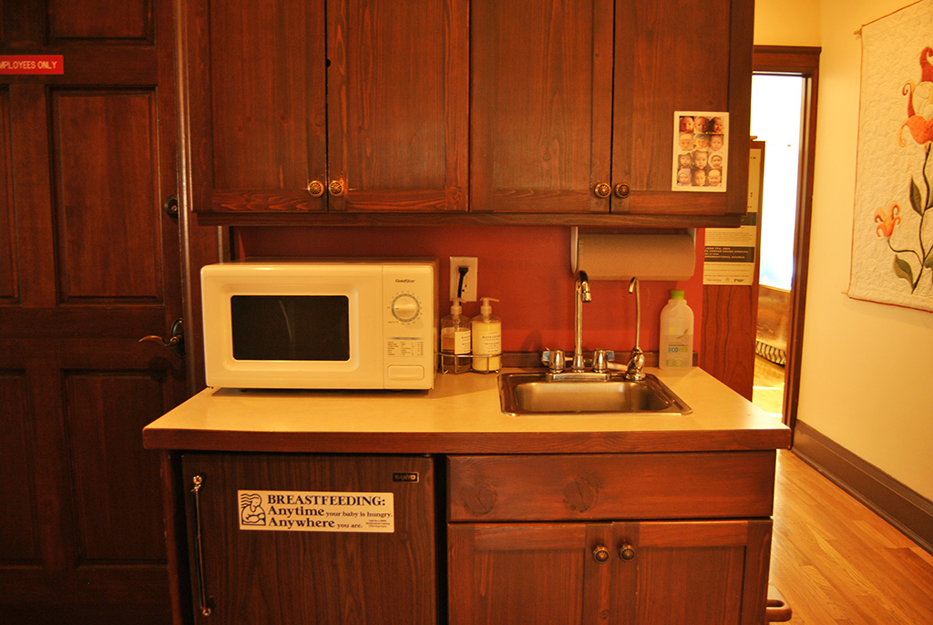 Kitchenette_Bellingham Birth Center Kitchen with microwave, and fridge