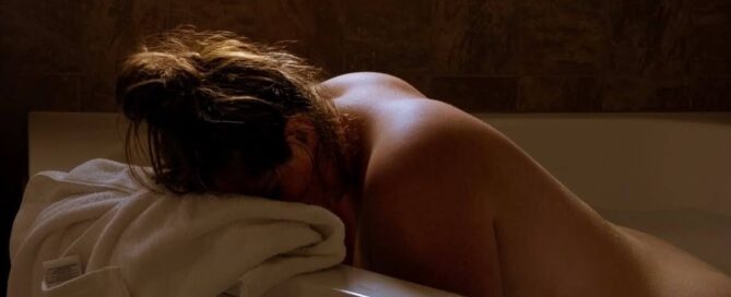 mother in labor at bellingham birth center